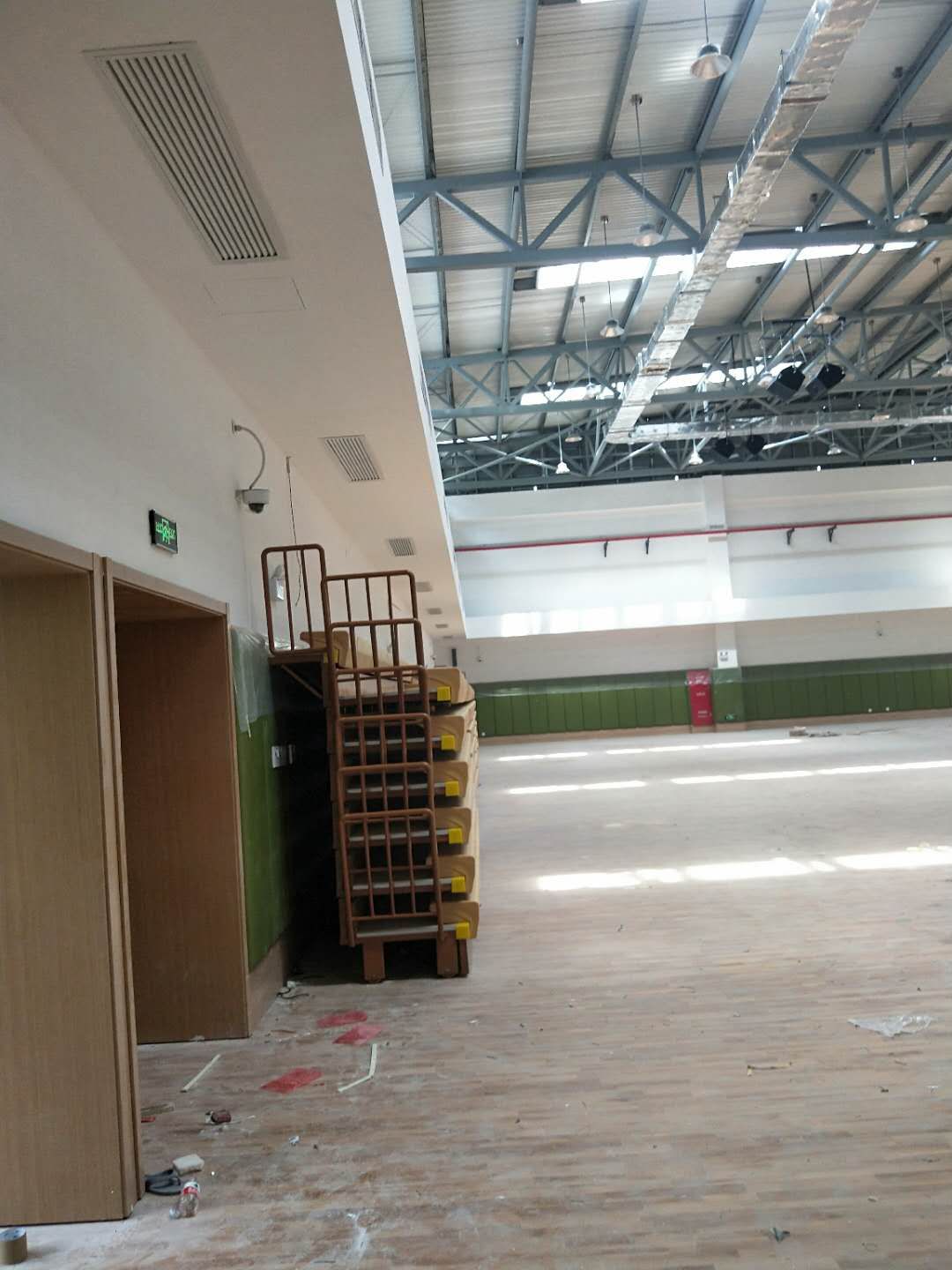 室内篮球场移动看台规格详解与免费样品提供